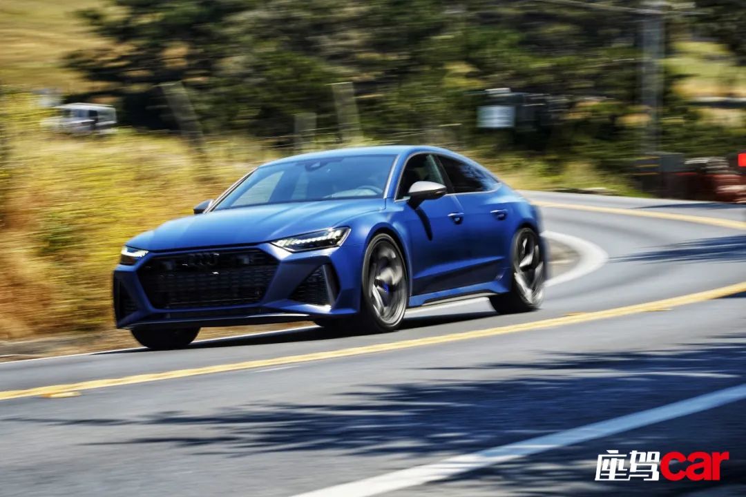 战斗力爆表|海外试驾奥迪最美顶级“战斗机器”