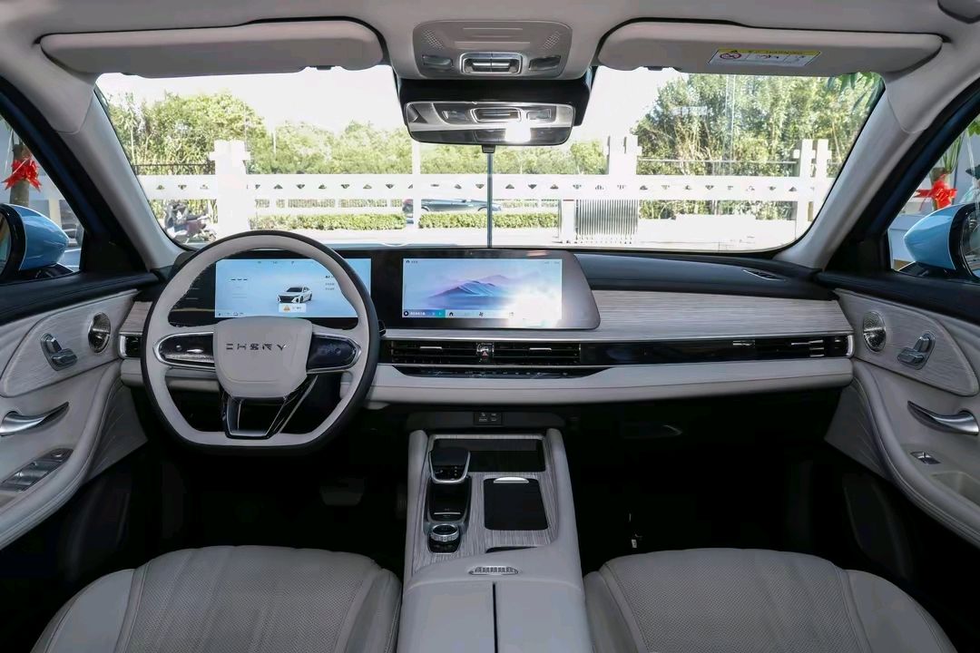 奇瑞风云A8试驾视频,奇瑞风云a8pro试驾视频