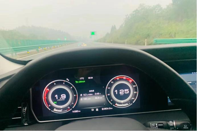 红旗e-qm58万值得买吗,红旗e-qm5目前价格稳定售价18万起