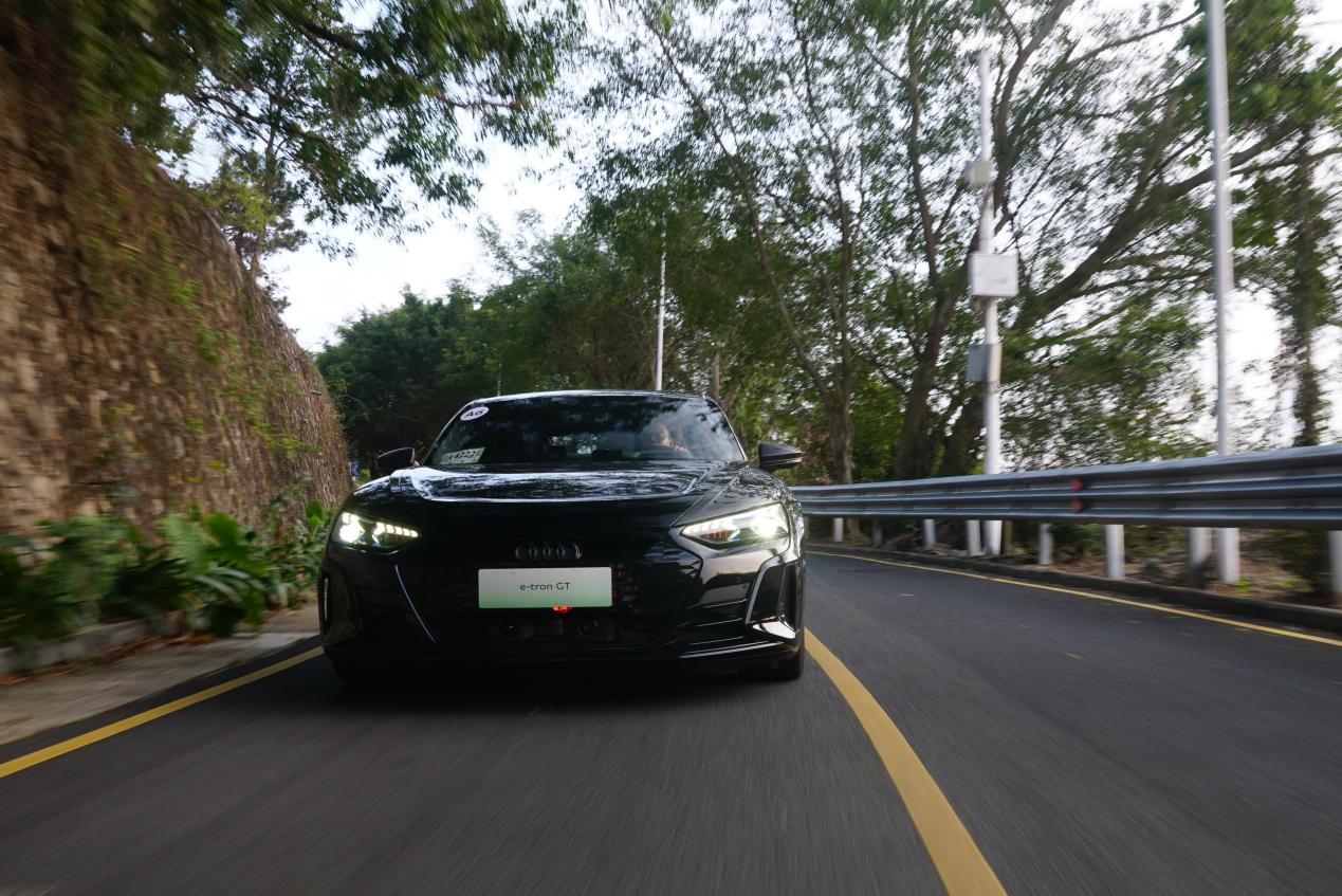 奥迪rsgte-tron,奥迪etrongt新世代的自信掌控力