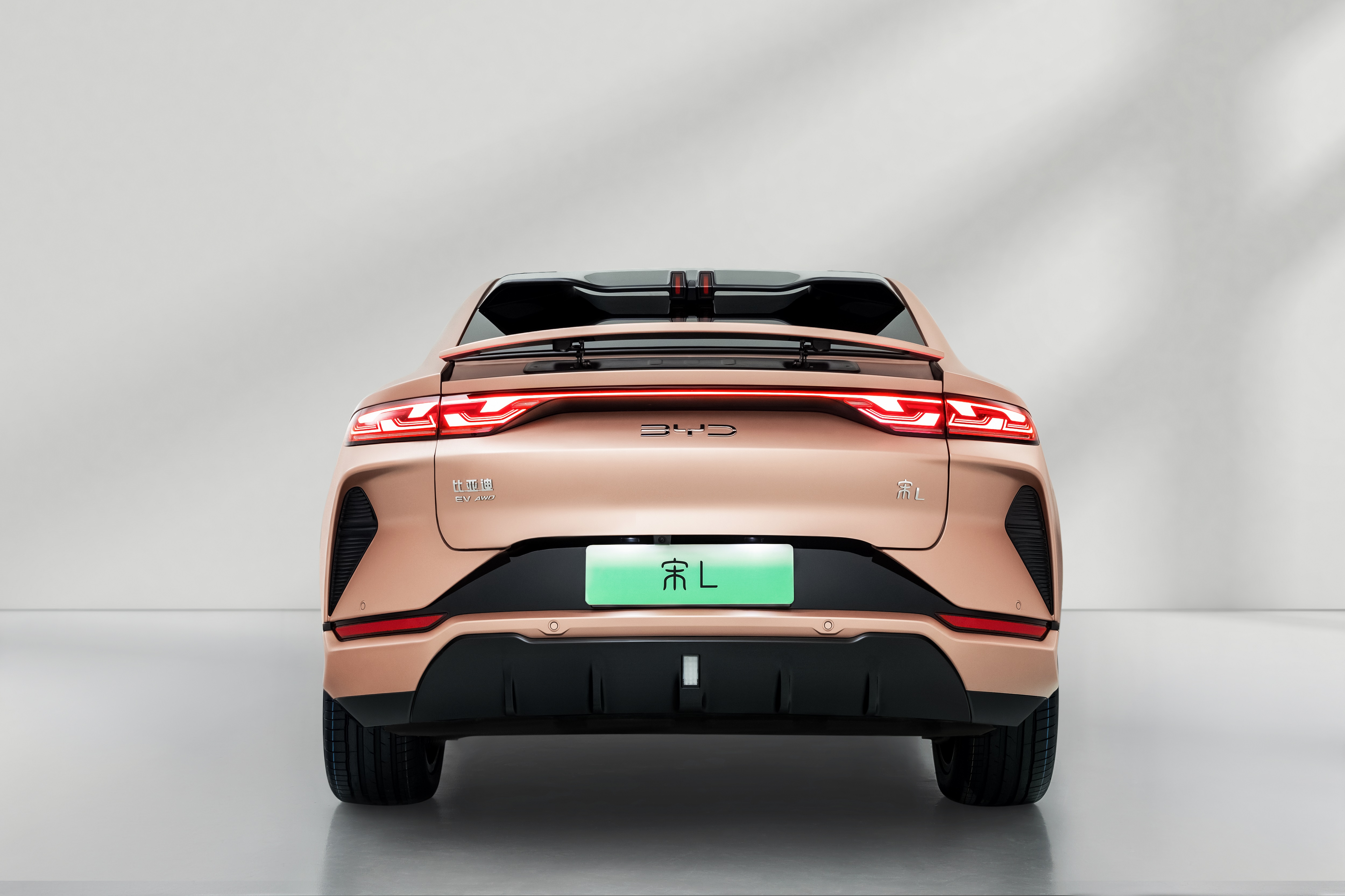 亚迪宋L,龙颜美学设计及硬核科技实力,出场即焦点