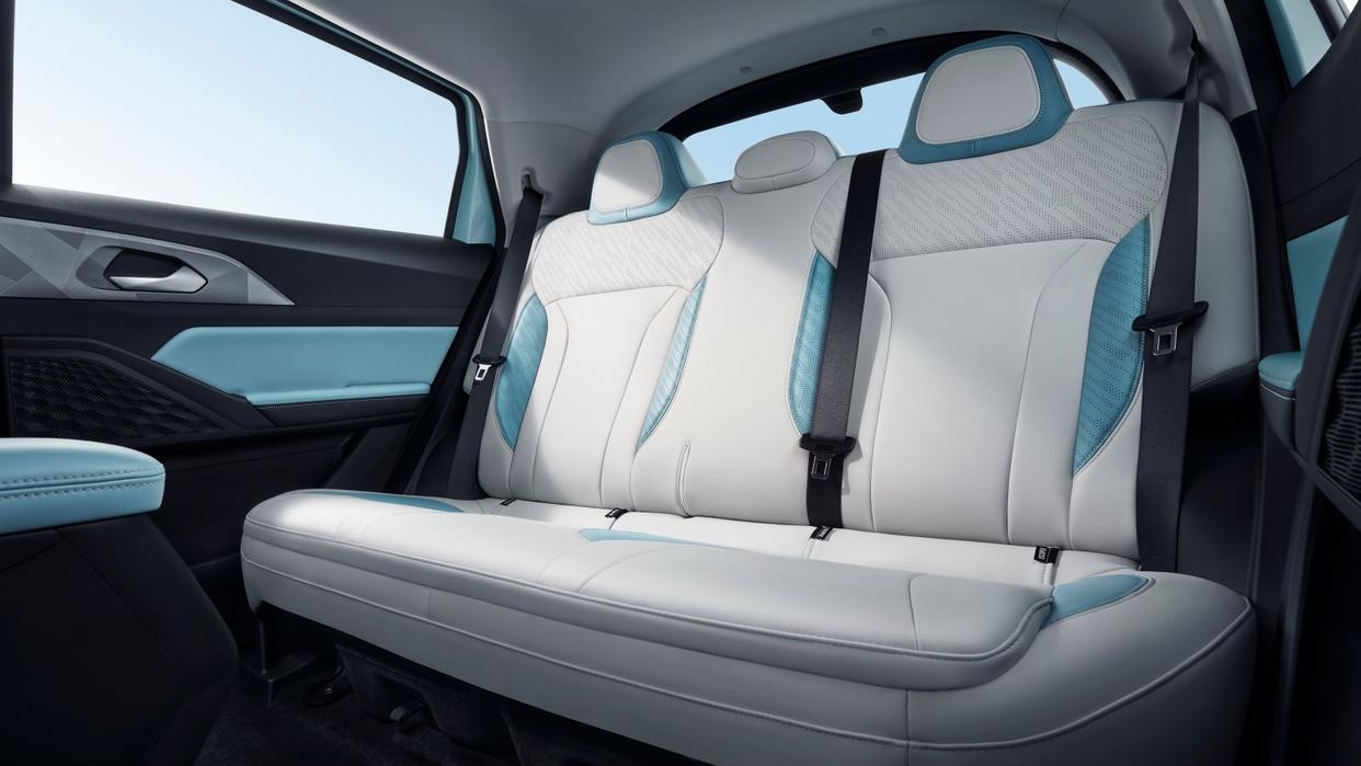 几何e萤火虫全款5.98万,24款几何e萤火虫最低配后排座椅