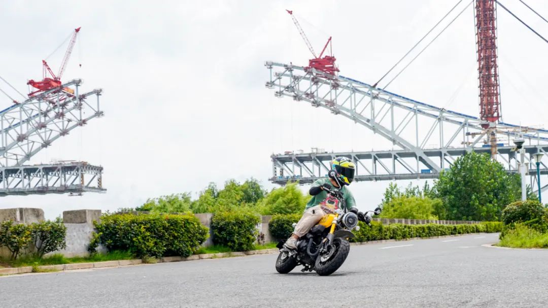 银钢蜜獾150动力,鲸150和蜜獾150哪个油耗小