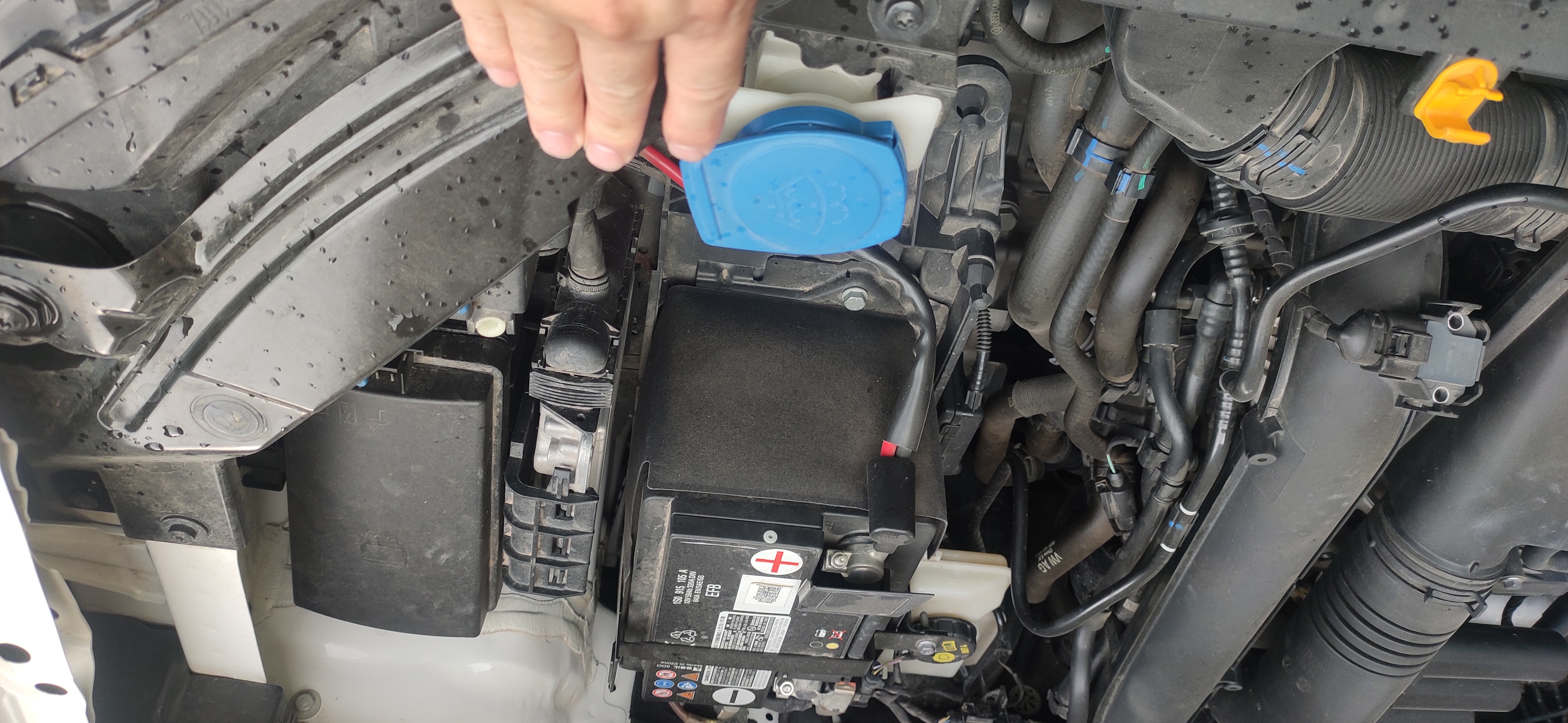 途岳怎么加玻璃水全过程,途岳玻璃水加注位置及容量多少