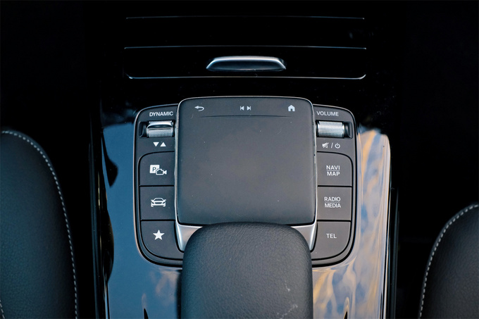 《豪华180》评测奔驰CLA猎跑车40万的小众车如何诠释豪华？