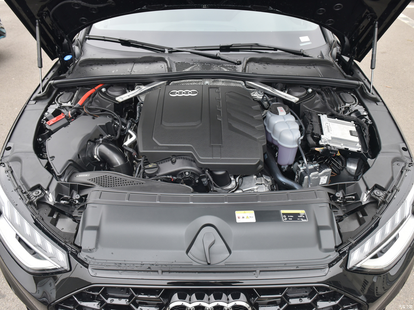 年轻人首选的豪华座驾一汽奥迪a4l,奥迪a4l豪华动感星夜版值得买吗