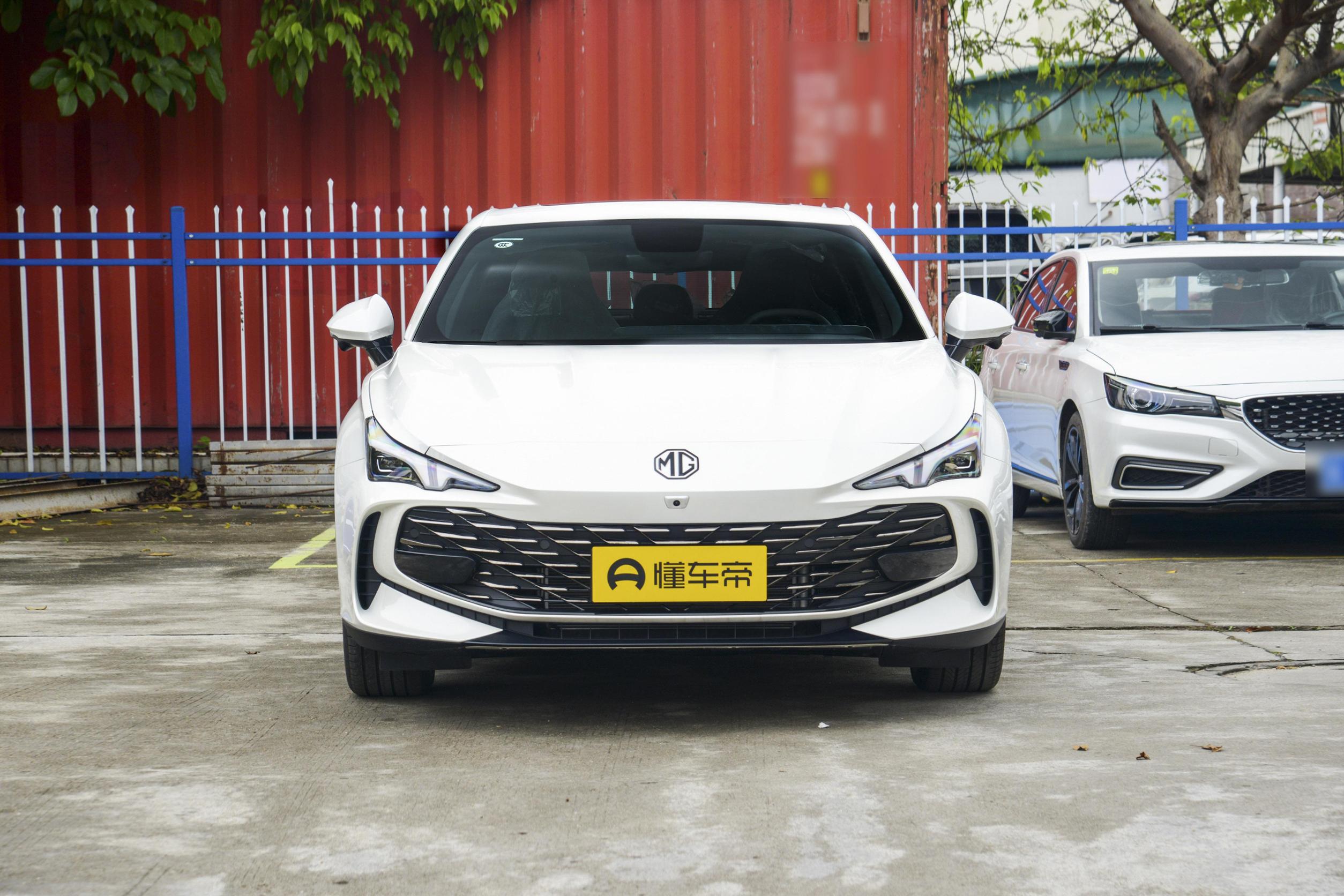 上汽名爵MG7：颜值高设计好，配1.5T涡轮增压引擎，适合家用代步