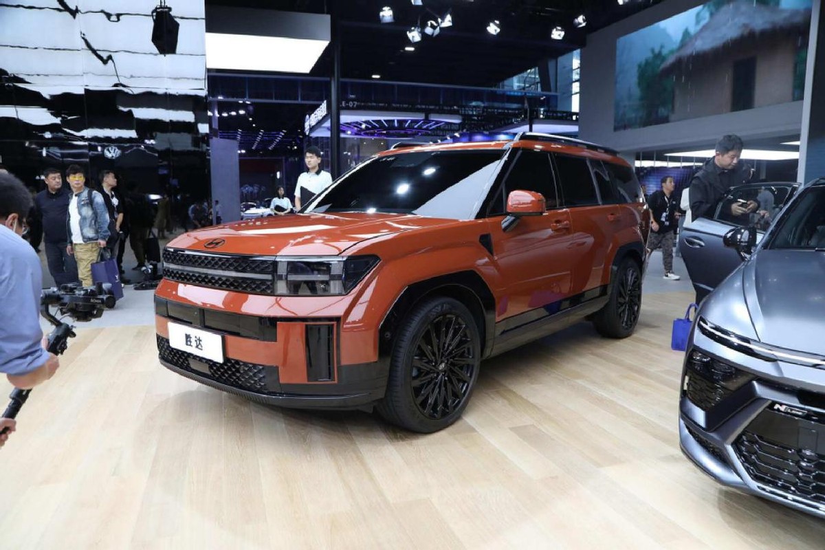 现代胜达2.5t试驾视频,胜达2.5t发动机