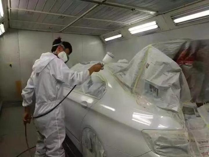 奔驰glb剐蹭补漆多少钱一小块,奔驰glb补漆一点要多少钱