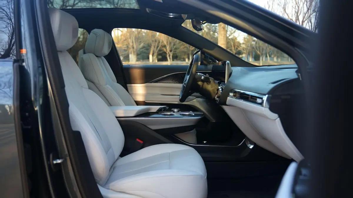 凯迪拉克锐歌轴距,凯迪拉克锐歌和傲歌对比