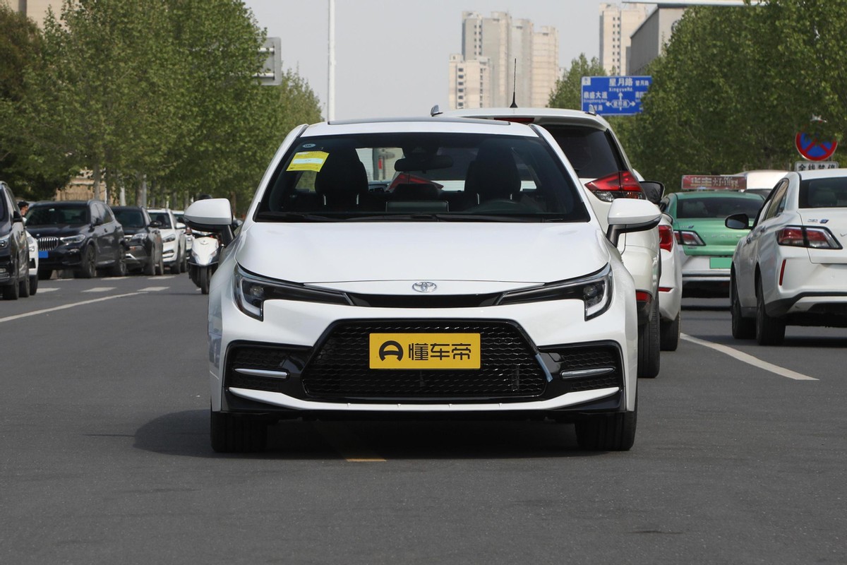 10万至15万最畅销车型朗逸,大众朗逸2015款对比桑塔纳