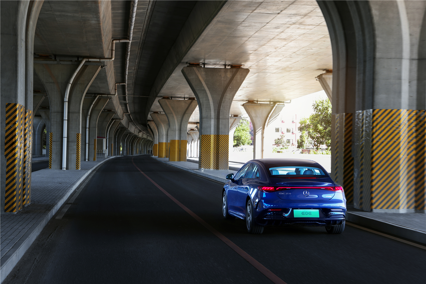 eqe350纯电suv深度测评,国产eqe350suv试驾评测