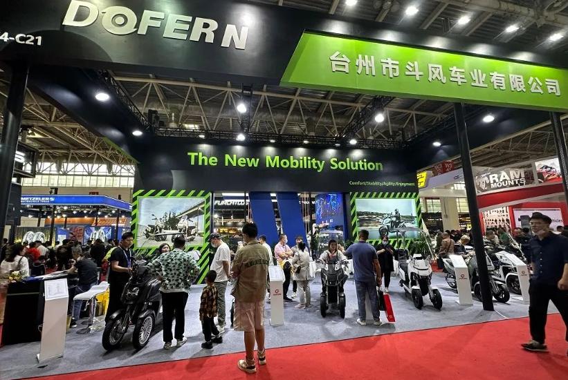 斗风s110倒三轮北京摩博会,摩展吸睛斗风倒三轮电动新物种