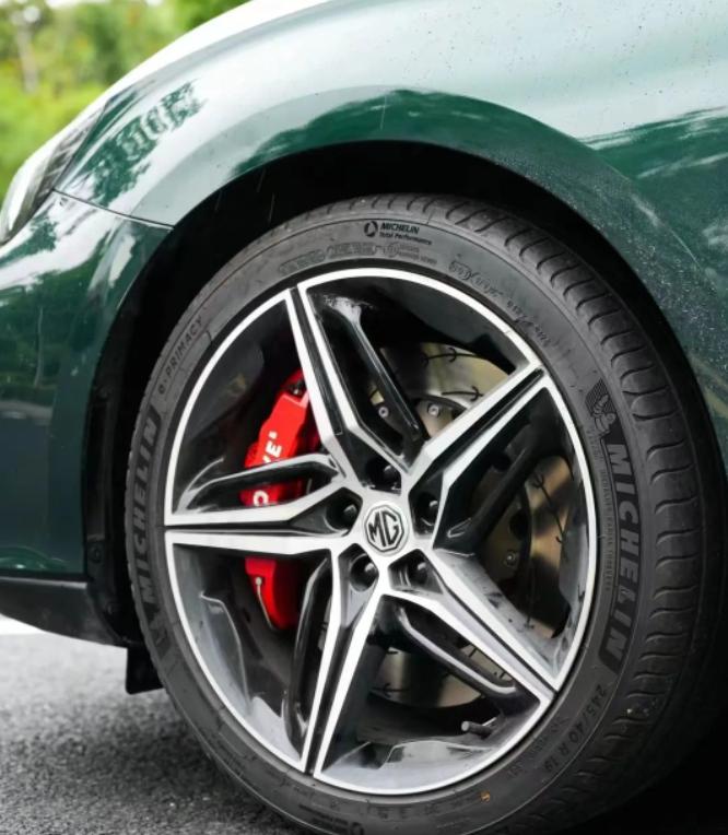 改装案例丨MG7升级MOTVEMT6六活塞锻造卡钳套件