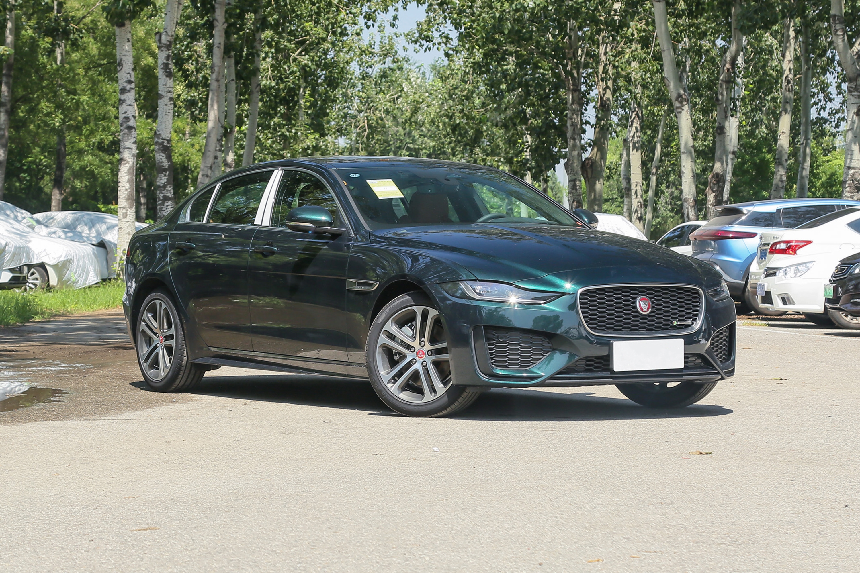 凯美瑞2.5g豪华版和捷豹xel,捷豹xel降价10万能买吗