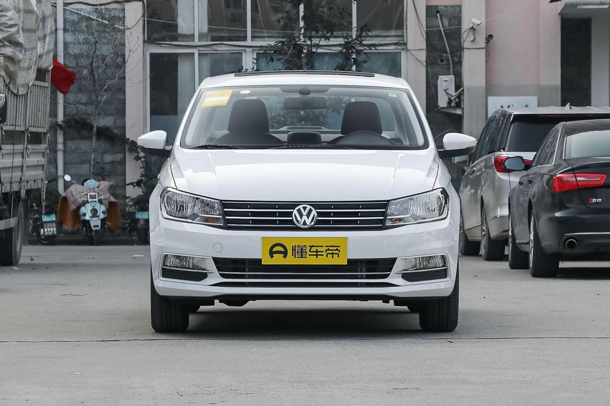 10万至15万最畅销车型朗逸,大众朗逸2015款对比桑塔纳