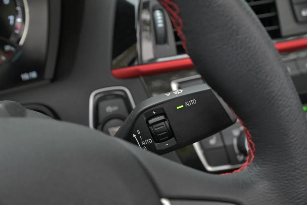 十多万二手宝马2系敞篷,15年宝马2系220i敞篷