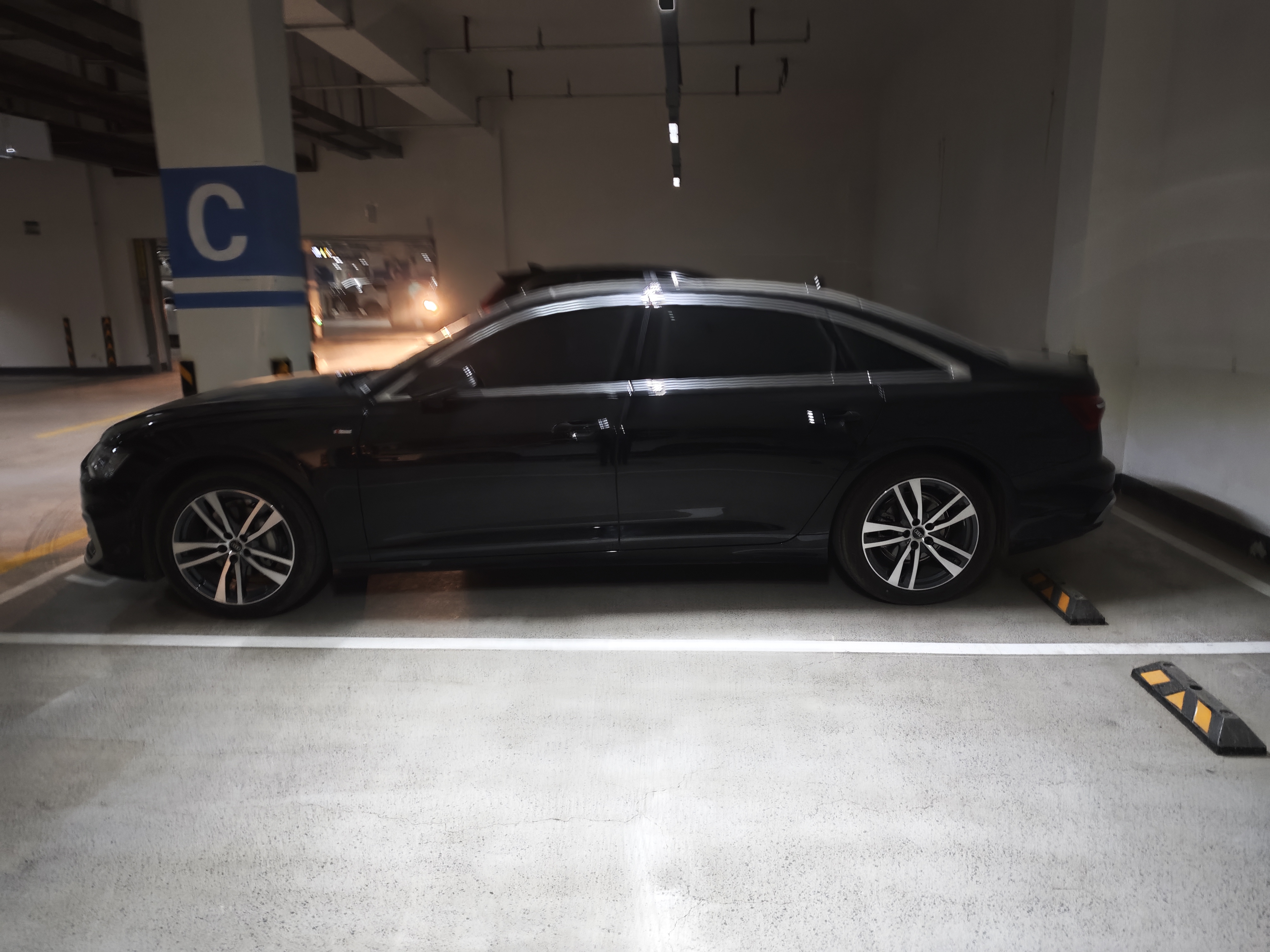 奥迪a6l与宝马五系空间对比,奥迪a4l和a6l空间对比