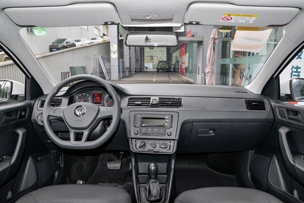 2022款经典大众桑塔纳,2022经典情怀版大众桑塔纳普桑