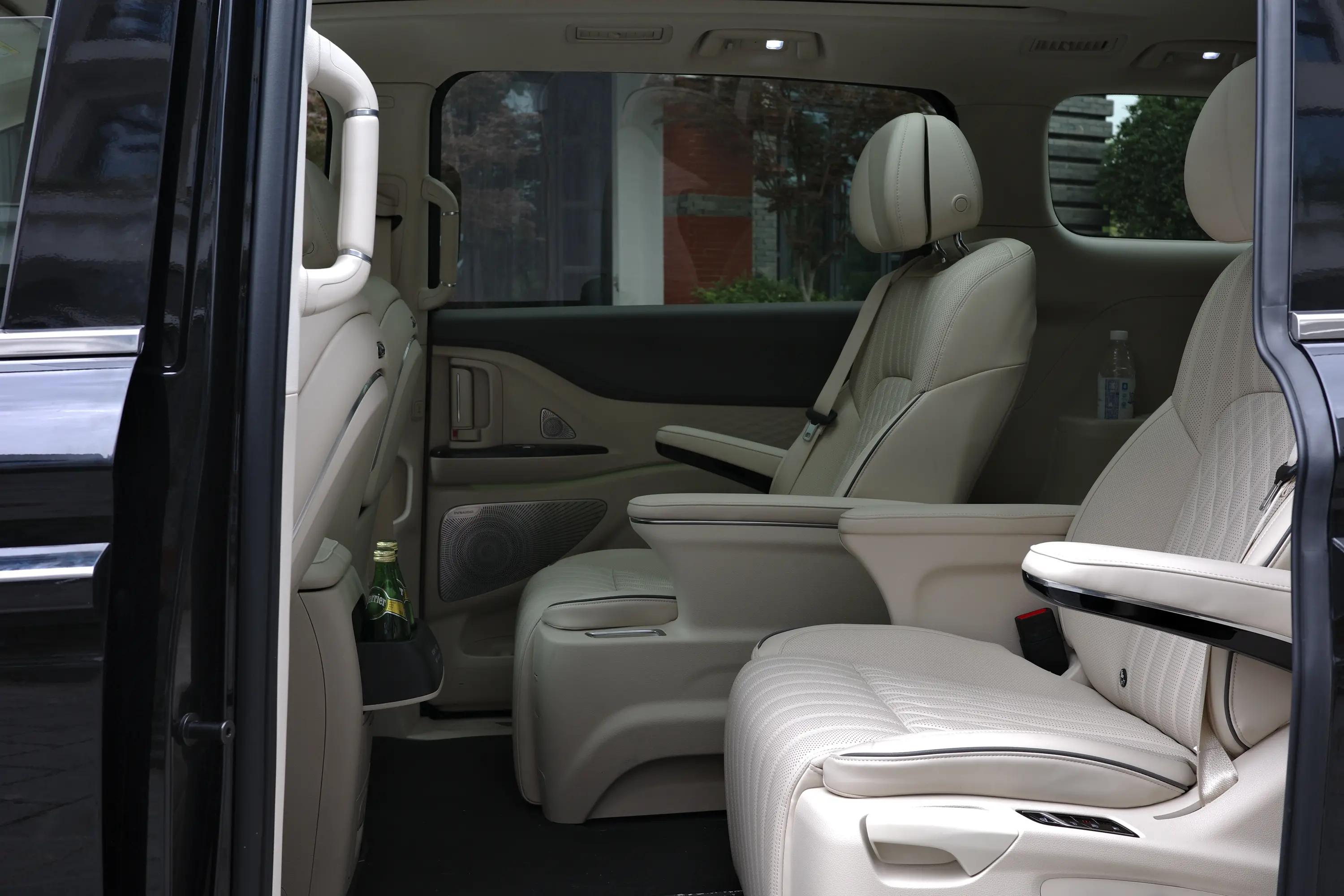 岚图梦想家和gl8整车价格对比,岚图梦想家和gl8空间对比