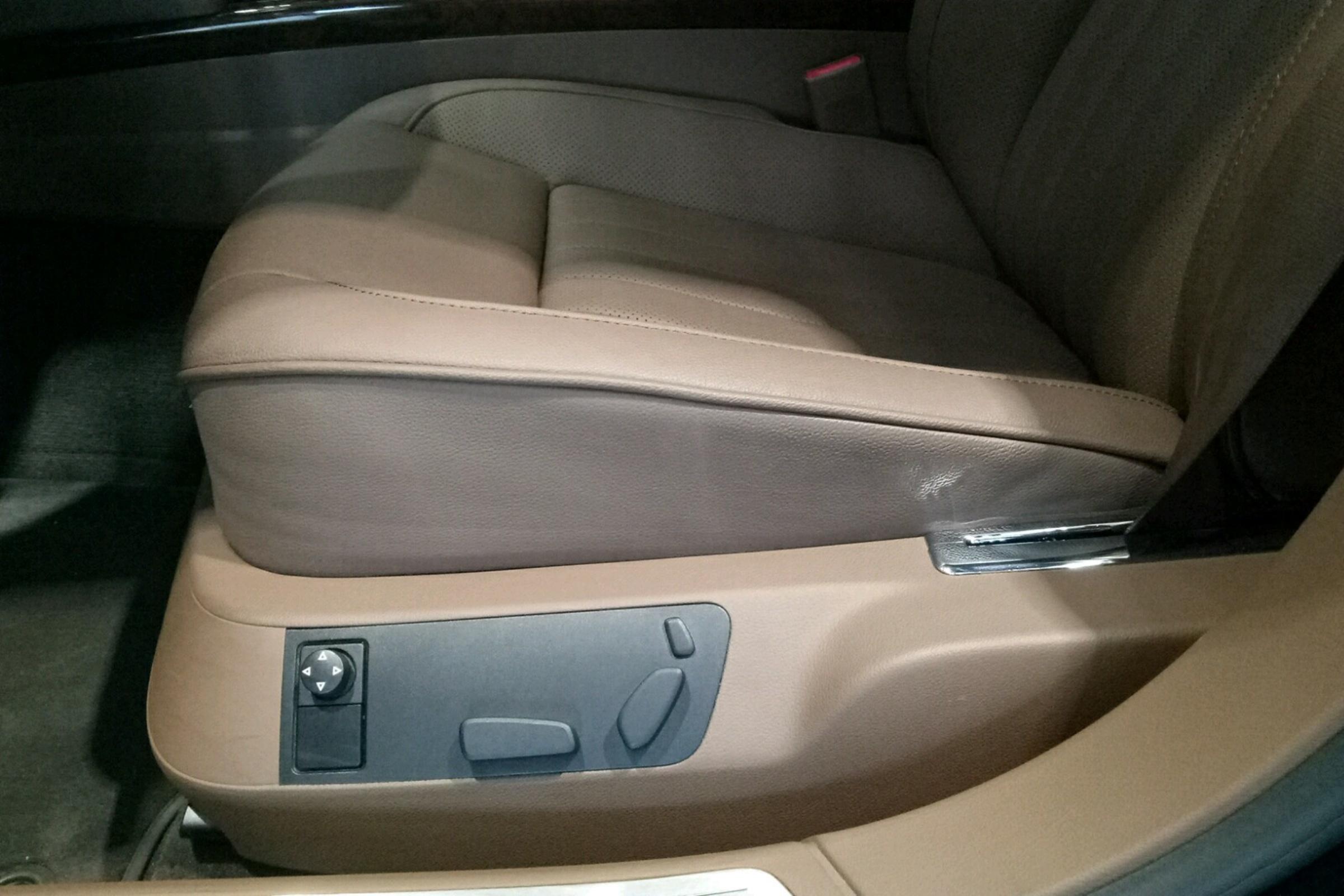 搭载3.0lv6自吸,搭载3.5lv6引擎