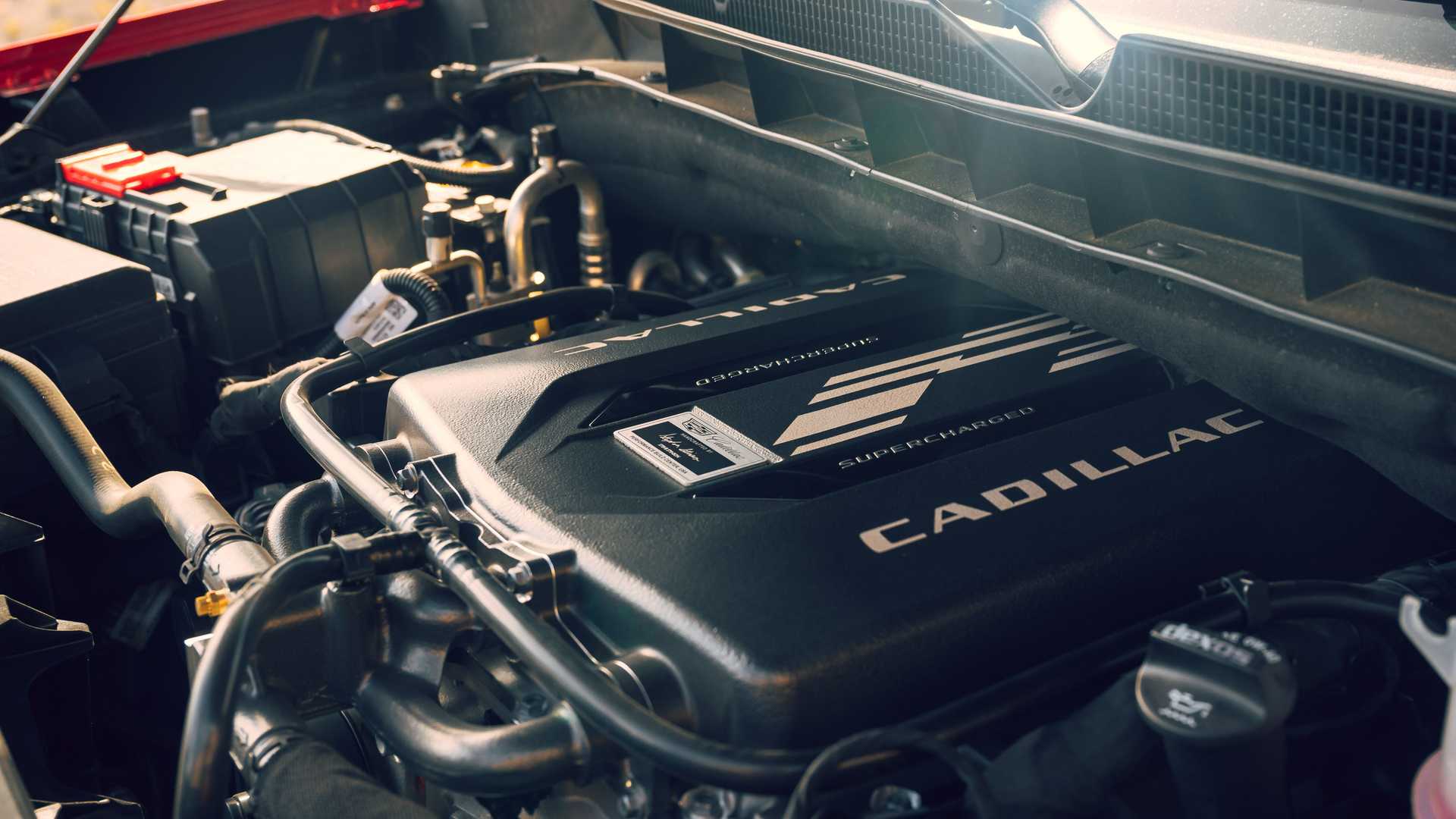 凯迪拉克凯雷德v系列试驾,凯迪拉克凯雷德V加长版评测