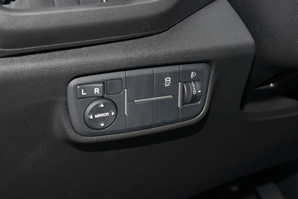 长安逸动怎么换装前保险杠,逸动的前保险杠区域