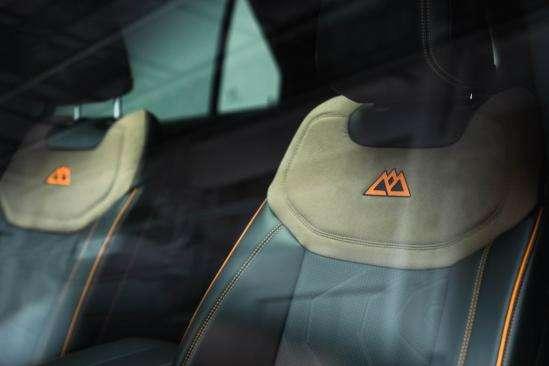 福特探险者昆仑巅峰版vs路虎卫士,福特探险者昆仑版2024款落地价