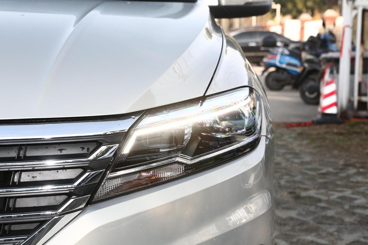 除了稳定没特长，要95号油的次顶配朗逸，凭啥卖14.69万还畅销？