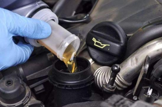 换机油到底是按公里数还是看时间,换机油按公里数还是看时间