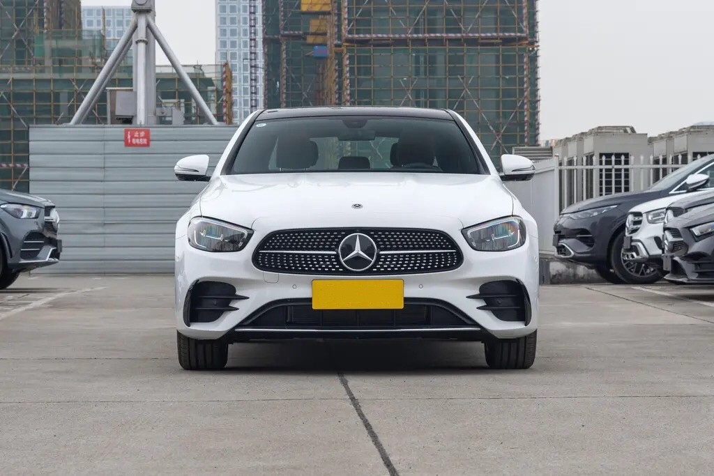 优雅与霸气共存的豪车,奔驰e级2022款300l运动豪华