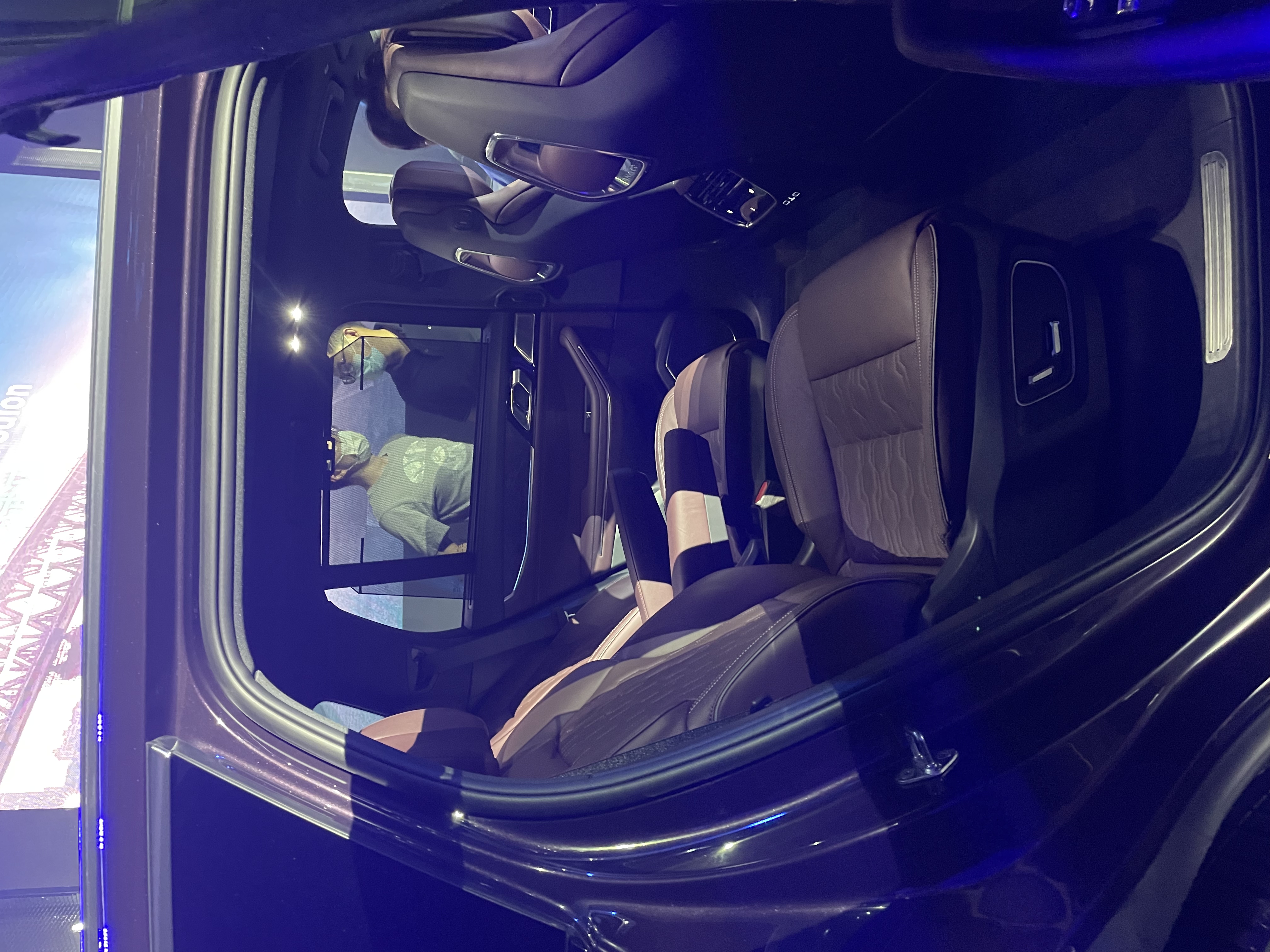 新能源汽车插电混动车型,电动车涨价后哪个更值得买