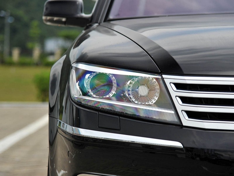 辉腾v84.2加几号汽油,配v8发动机