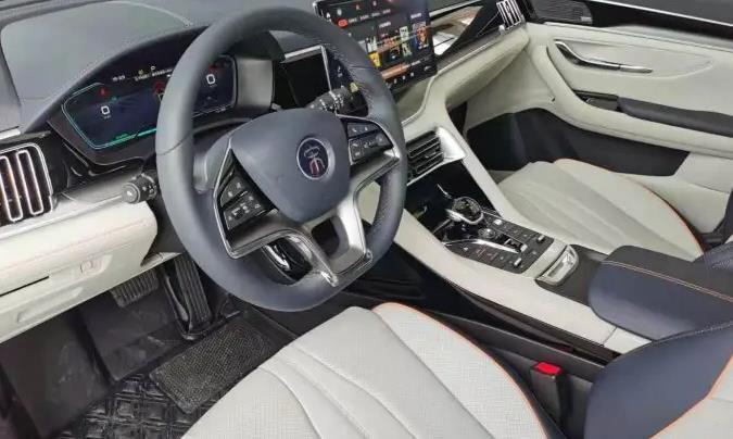 车内中控下usb接口怎么换,车内后视镜usb接口有什么用