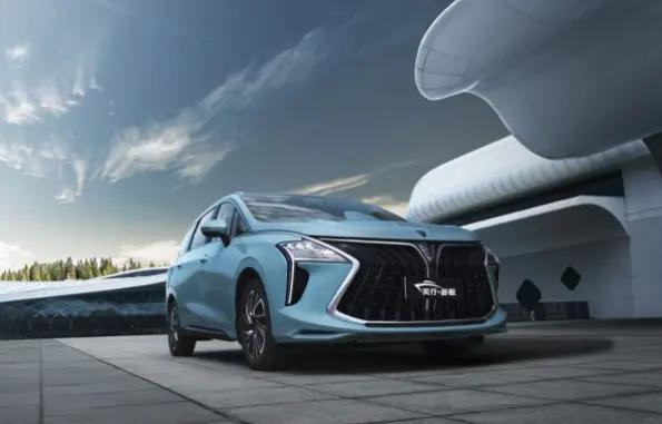 七座顶配豪华版风行游艇,中型mpv风行游艇多少钱