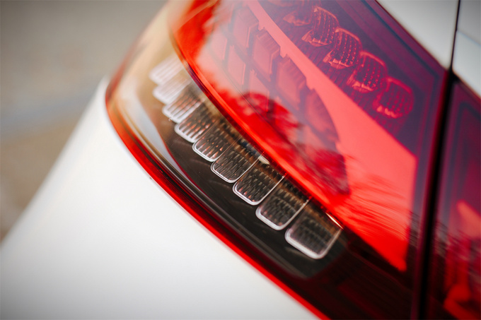 奔驰e标轴买260还是300,奔驰a级180评价