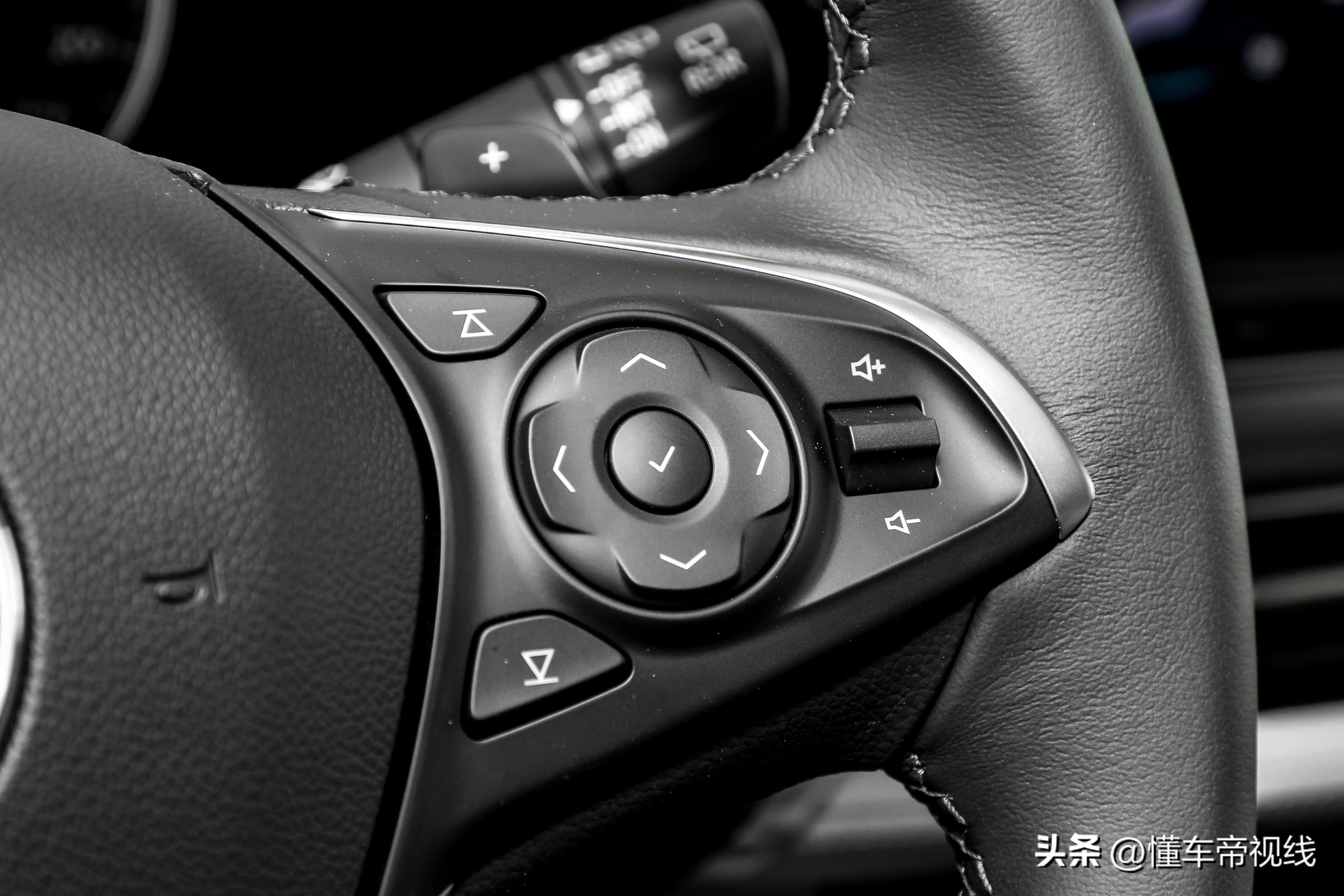 别克gl82022款es陆尊653t豪华型,最新款gl8es陆尊落地价