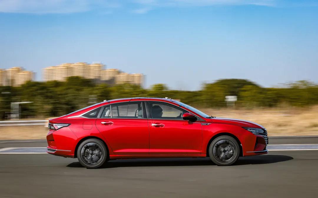 赛道级宽体家轿奕炫max,奕炫6.81百米