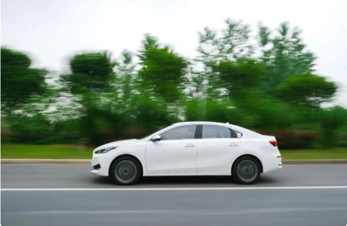 真正的玻璃水是什么,你知道玻璃水有多重要吗