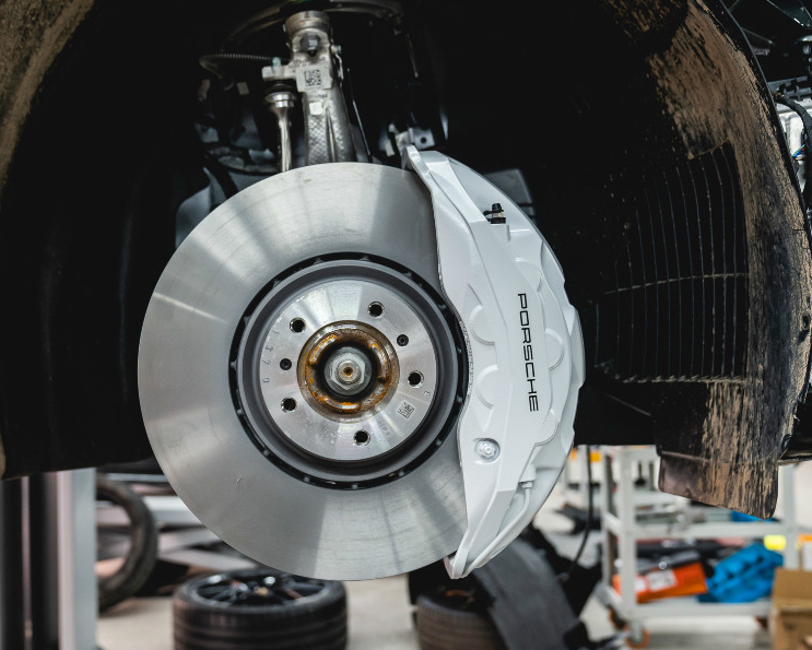 保时捷panamera加装排气 (保时捷panamera改白色刹车)