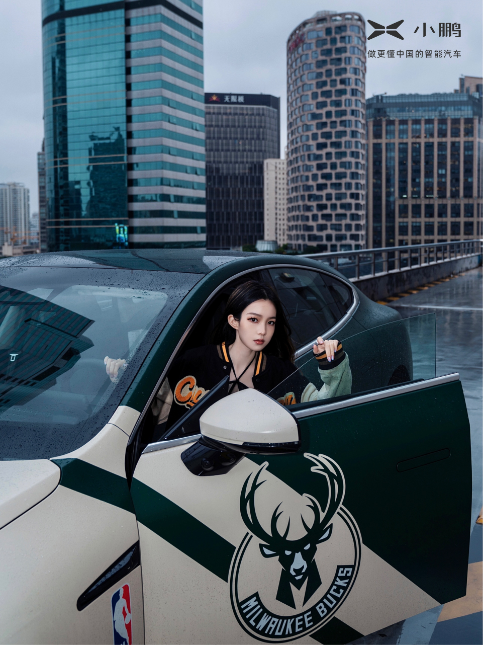 小鹏p7大规模交付正式启动,小鹏p7提车小姐姐