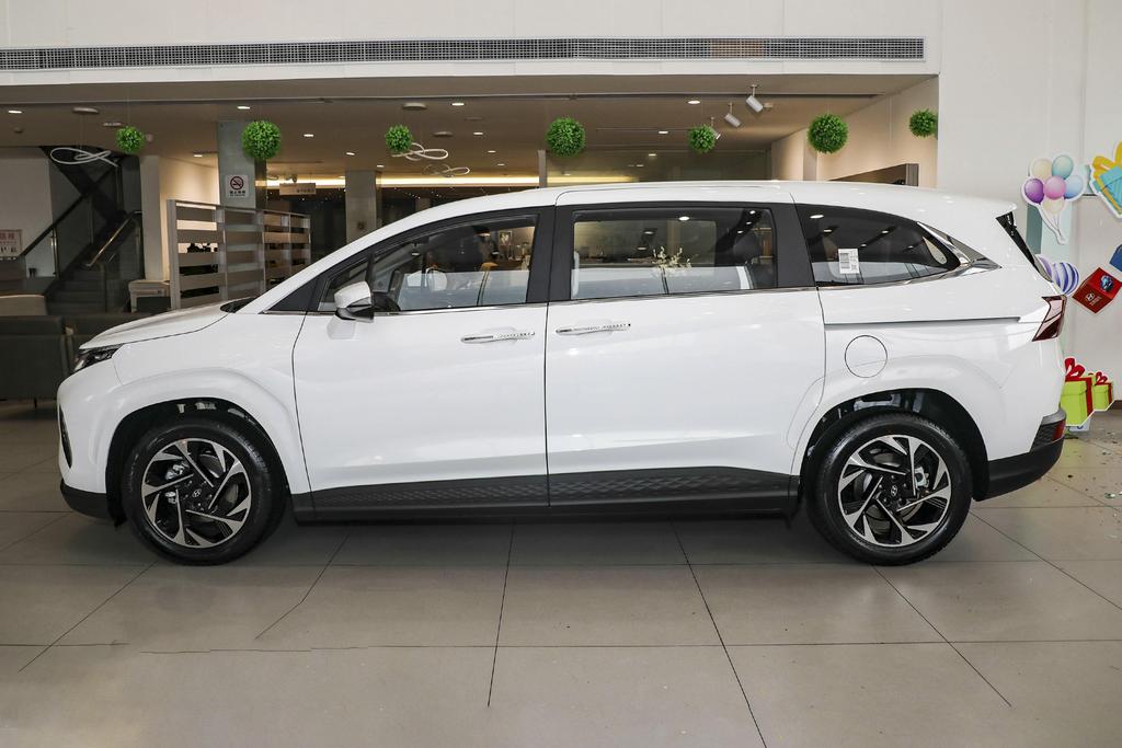 现代首款mpv库斯途车身颜色有几款,北京现代库斯途发布会现场在哪里