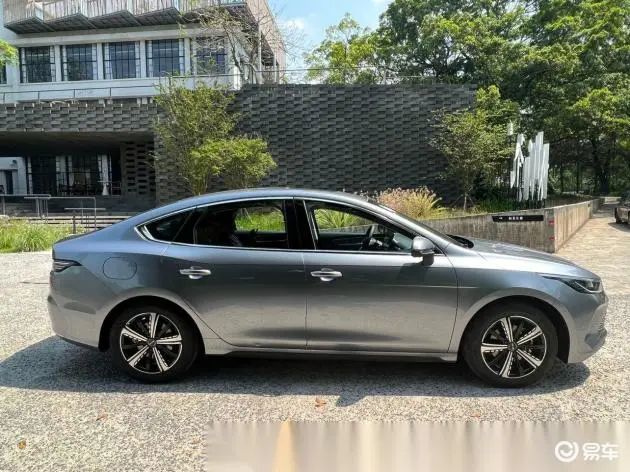 比亚迪05型驱逐舰120版本纯电续航,比亚迪秦plusdm-i与驱逐舰05对比