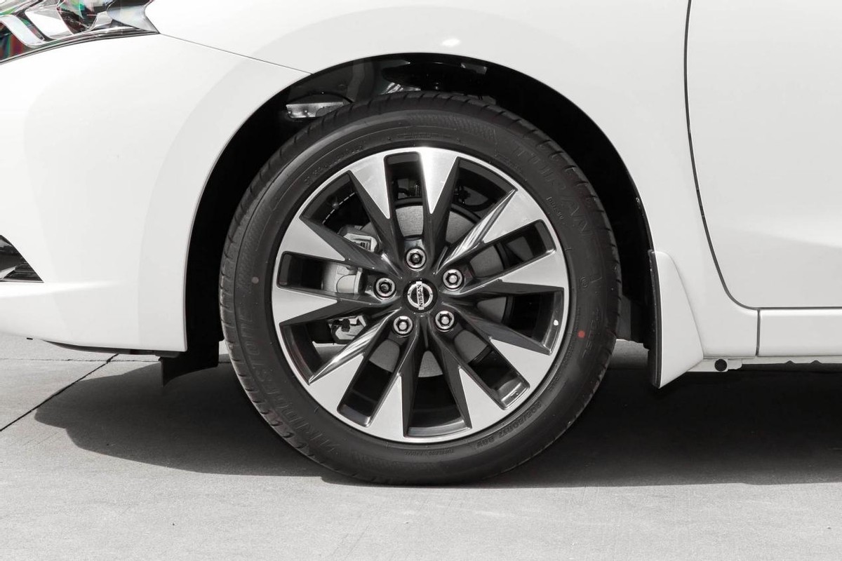 日产蓝鸟油耗7.5正常吗,2007款日产蓝鸟油耗接近10个油