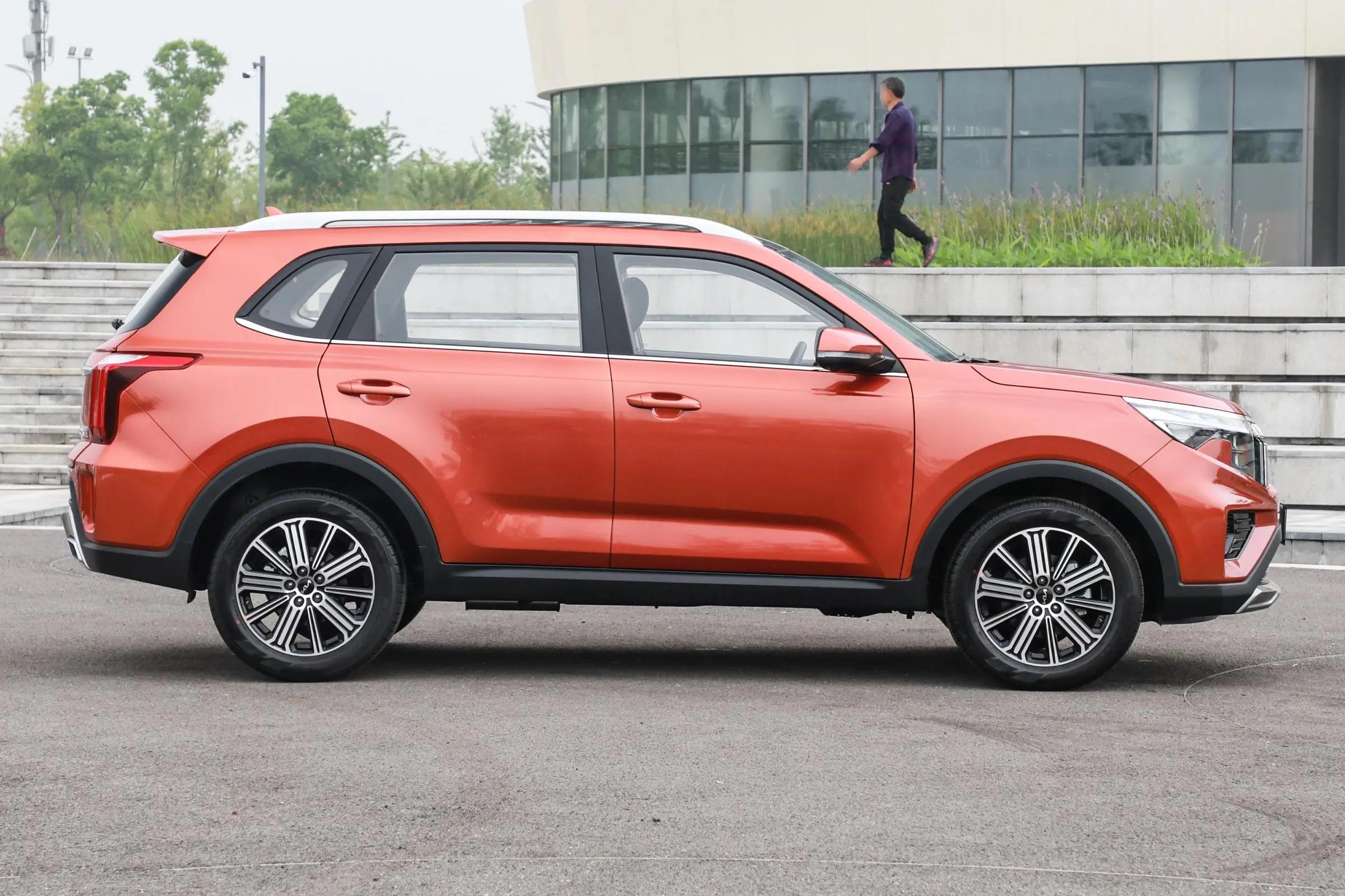 2021起亚智跑2.0油耗和质量怎样,起亚智跑手动挡有四驱吗