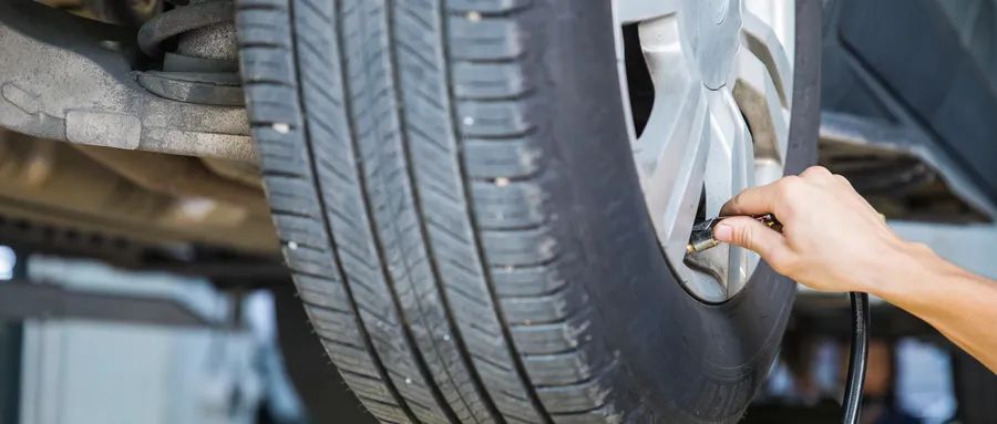 轮胎标准气压2.2可以达到2.5吗,轮胎打到2.5胎压数值却不一样