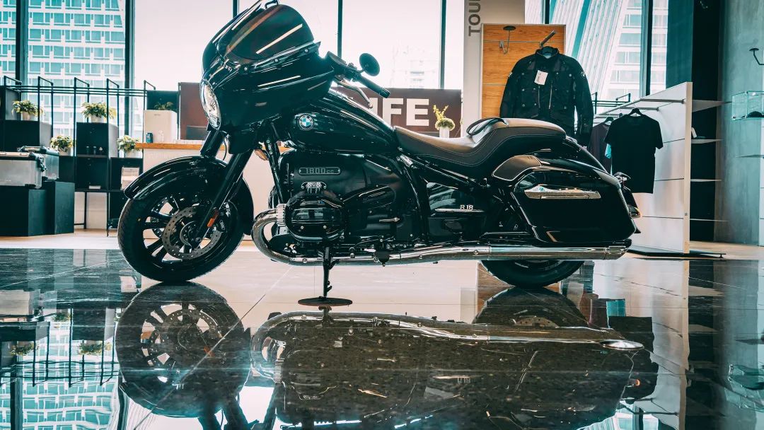 原来宝马也有超跑,2024款宝马旅行摩托