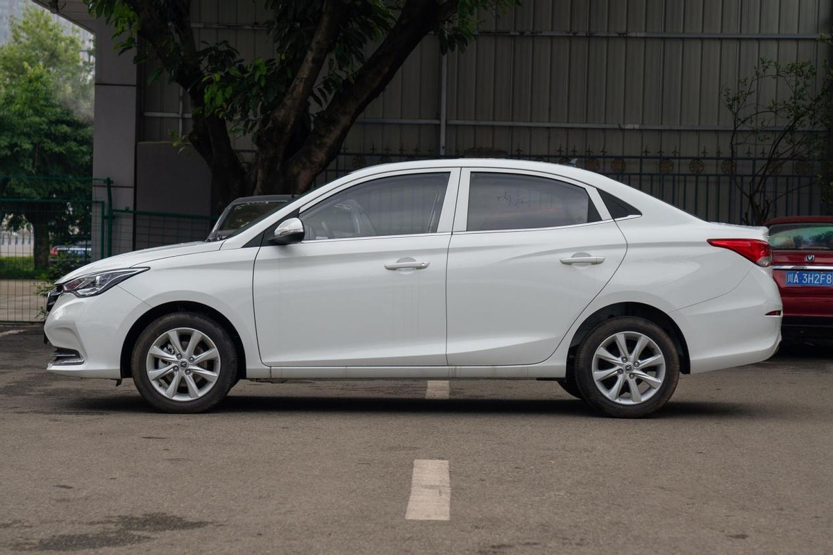 长安悦翔手动舒适型性价比,长安悦翔国六版油耗及价格