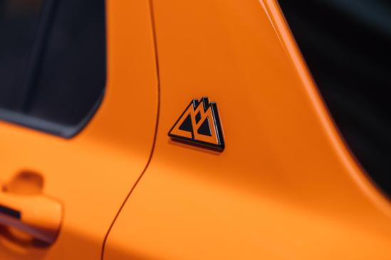 福特探险者昆仑巅峰版vs路虎卫士,福特探险者昆仑巅峰版升降