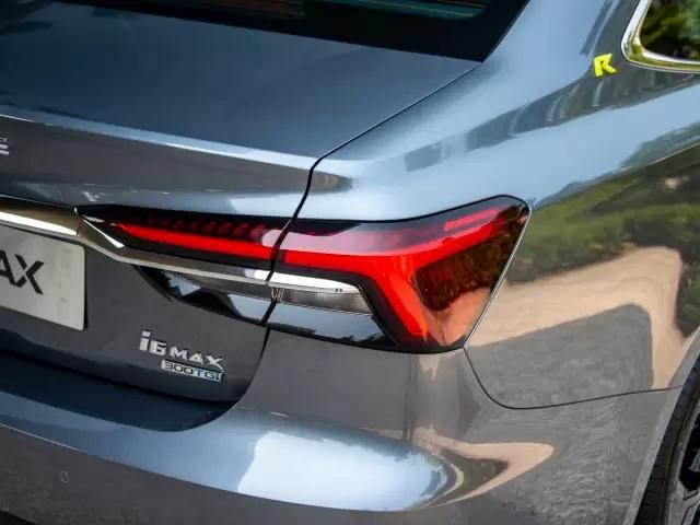 天幕+大空间+14.3英寸屏，荣威i6MAX称得上A+级轿车杠把子